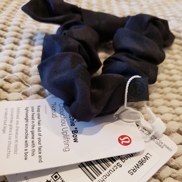2 Lululemon scrunchies - Picture 11 of 11